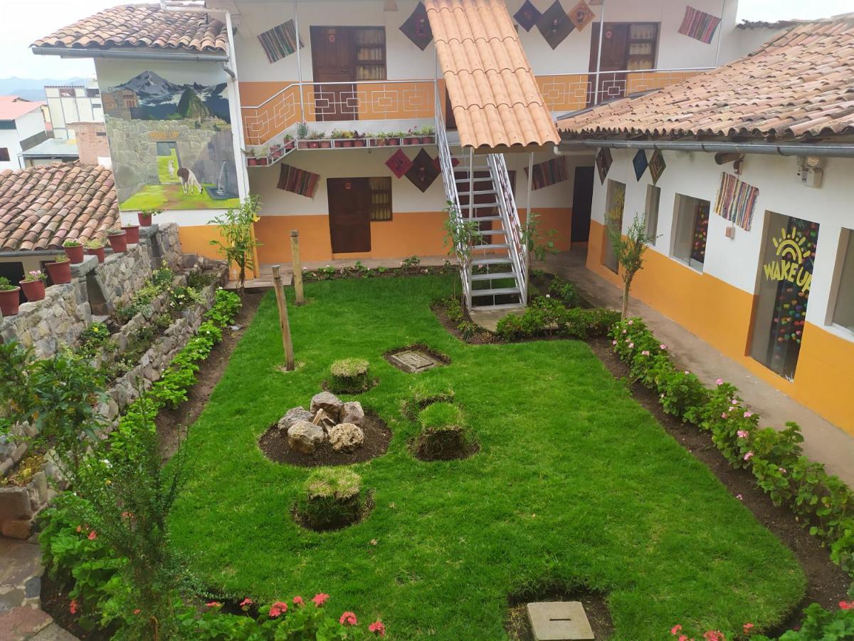 Wake Up Hostel *